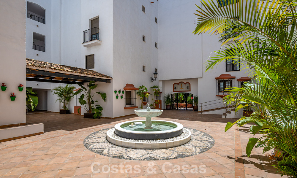 Exclusief penthouse met panoramische uitzichten te koop in het hartje van Puerto Banus, Marbella 784195