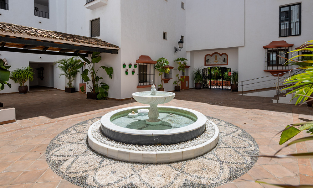 Exclusief penthouse met panoramische uitzichten te koop in het hartje van Puerto Banus, Marbella 784196