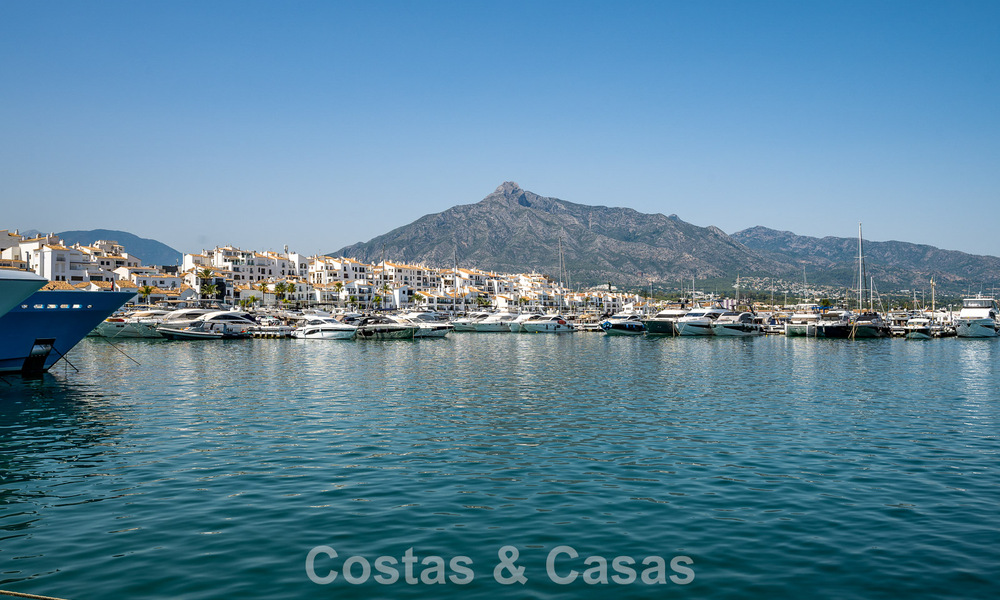 Exclusief penthouse met panoramische uitzichten te koop in het hartje van Puerto Banus, Marbella 784198