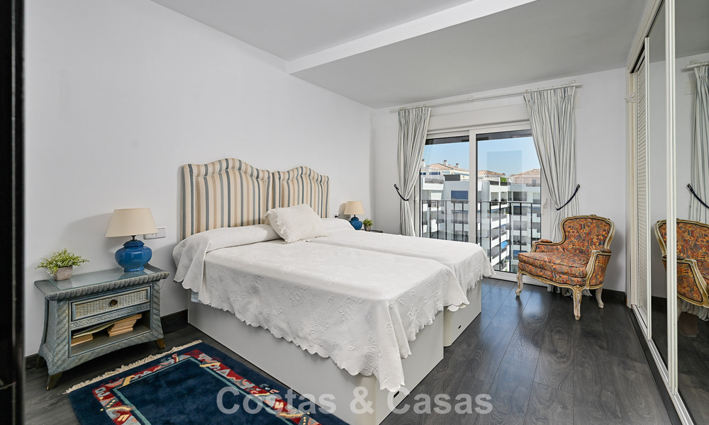 Exclusief penthouse met panoramische uitzichten te koop in het hartje van Puerto Banus, Marbella 784199