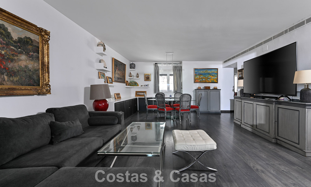 Exclusief penthouse met panoramische uitzichten te koop in het hartje van Puerto Banus, Marbella 784203