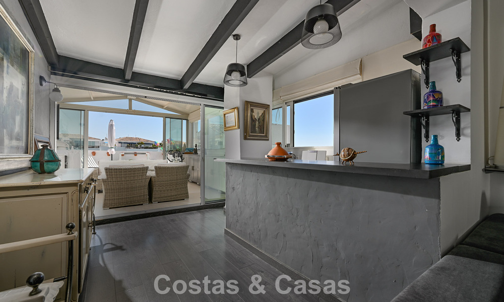 Exclusief penthouse met panoramische uitzichten te koop in het hartje van Puerto Banus, Marbella 784204