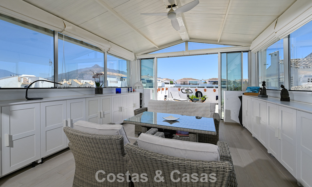 Exclusief penthouse met panoramische uitzichten te koop in het hartje van Puerto Banus, Marbella 784205