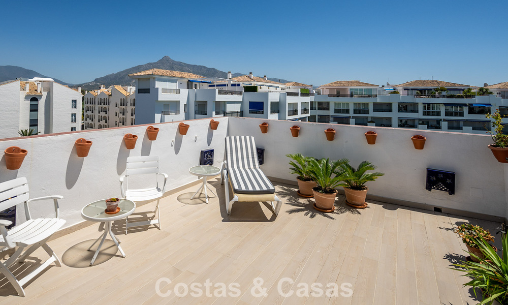 Exclusief penthouse met panoramische uitzichten te koop in het hartje van Puerto Banus, Marbella 784207
