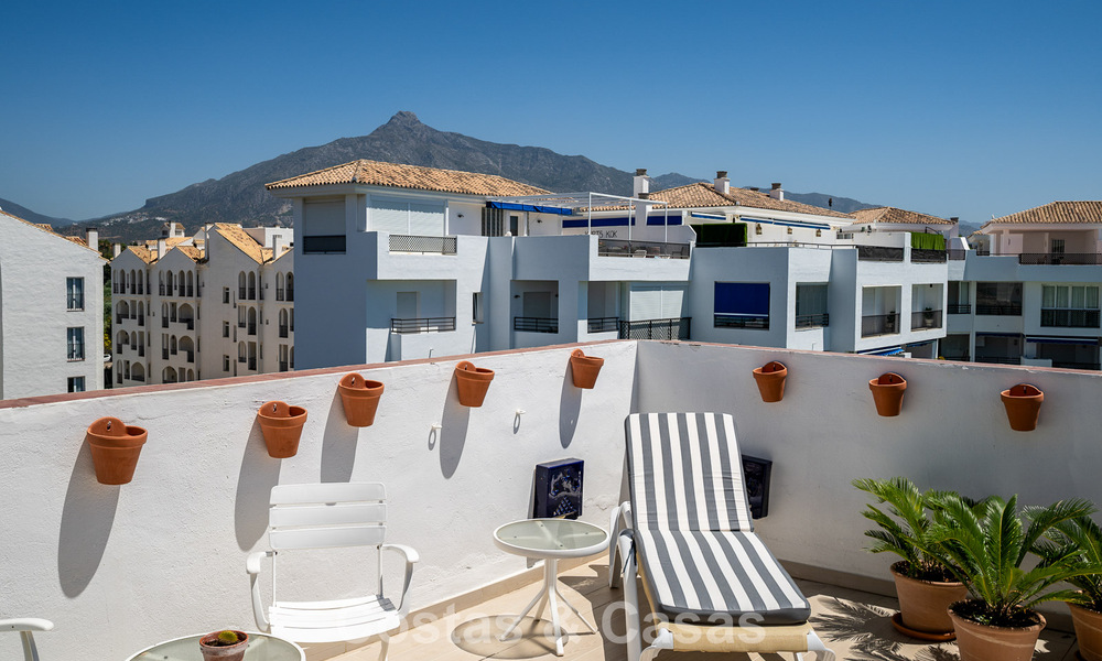 Exclusief penthouse met panoramische uitzichten te koop in het hartje van Puerto Banus, Marbella 784208