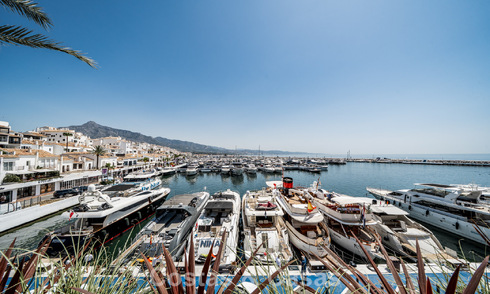 Ruim duplex appartement te koop met schitterend uitzicht, eerstelijn in de haven van Puerto Banus, Marbella 784180