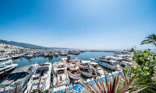 Ruim duplex appartement te koop met schitterend uitzicht, eerstelijn in de haven van Puerto Banus, Marbella 784185 