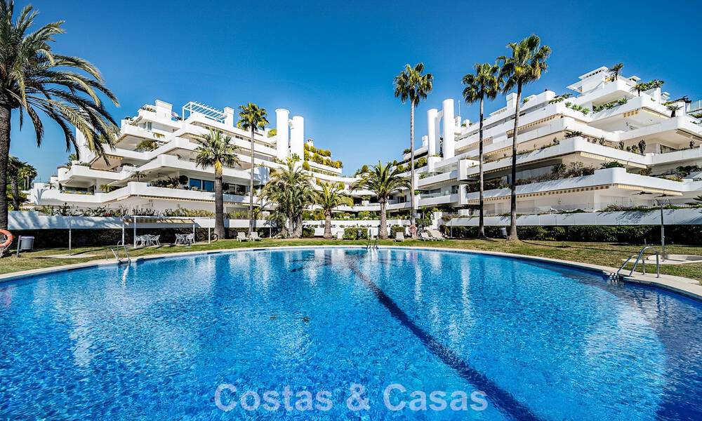 Luxueus gerenoveerd, 3-slaapkamer appartement te koop met panoramisch uitzicht op Marbella’s Golden Mile 784258
