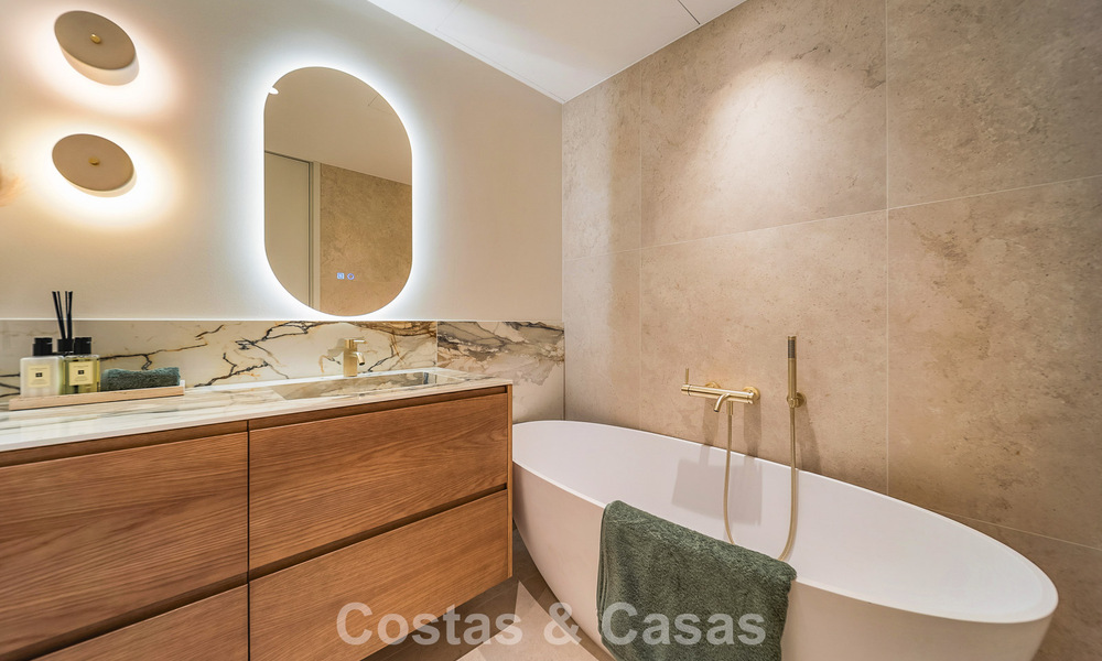 Luxueus gerenoveerd, 3-slaapkamer appartement te koop met panoramisch uitzicht op Marbella’s Golden Mile 784261