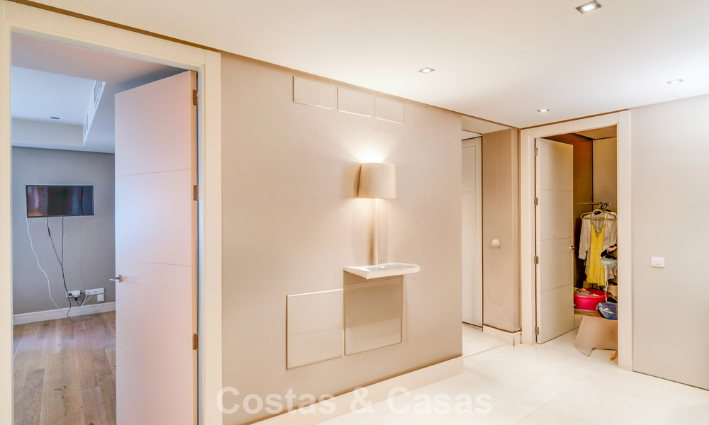 Prachtige, moderne, mediterrane villa te koop in een beveiligd exclusief complex op de Golden Mile van Marbella 784272