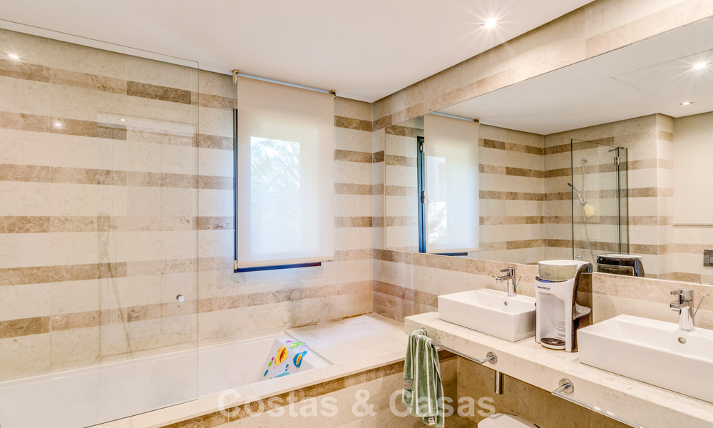 Prachtige, moderne, mediterrane villa te koop in een beveiligd exclusief complex op de Golden Mile van Marbella 784273