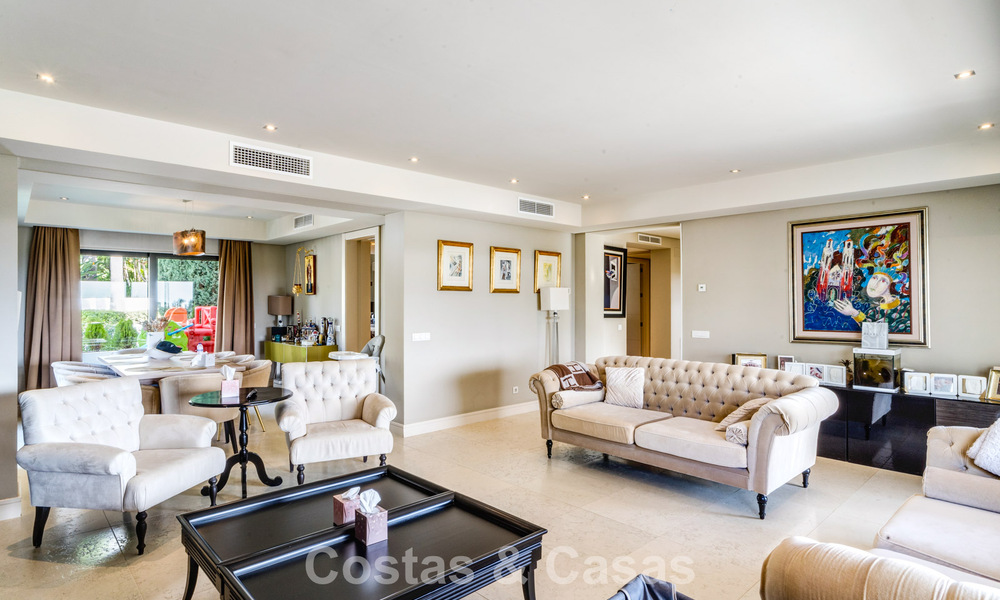 Prachtige, moderne, mediterrane villa te koop in een beveiligd exclusief complex op de Golden Mile van Marbella 784296
