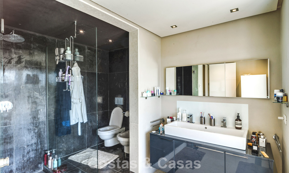 Prachtige, moderne, mediterrane villa te koop in een beveiligd exclusief complex op de Golden Mile van Marbella 784309