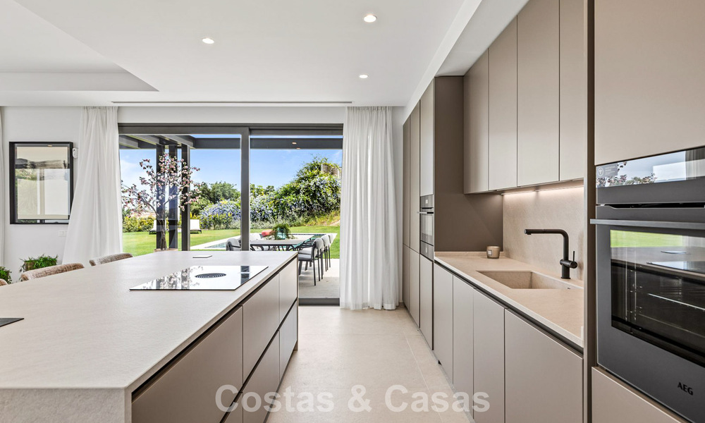 Contemporaine luxevilla te koop in de groene heuvels nabij San Pedro in Marbella - Benahavis 784353