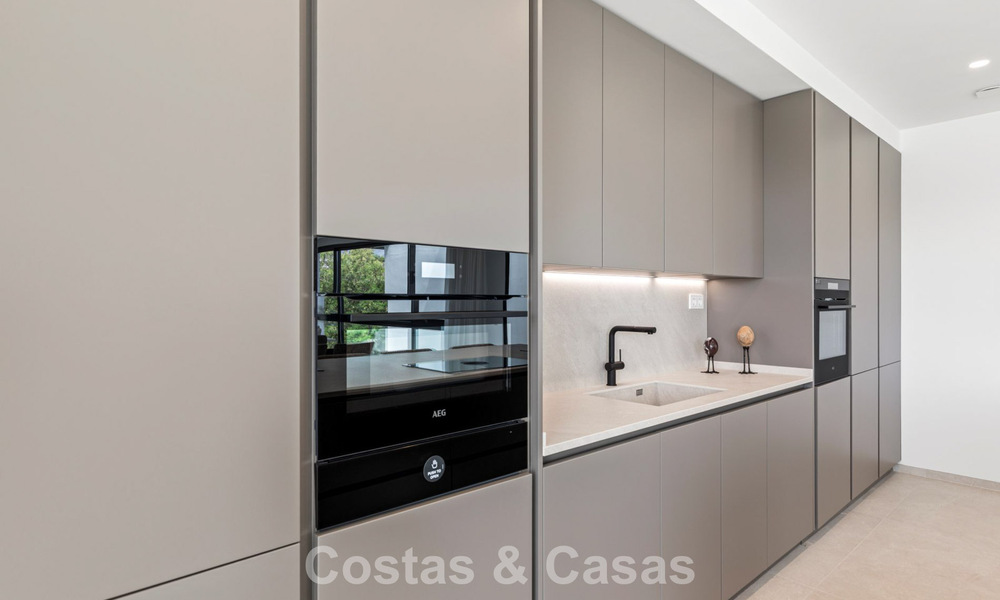 Contemporaine luxevilla te koop in de groene heuvels nabij San Pedro in Marbella - Benahavis 784354