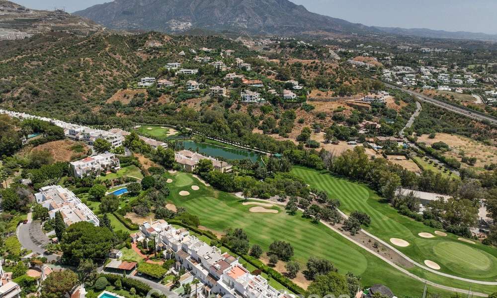 Schitterend gerenoveerd herenhuis te koop eerstelijns La Quinta golf in Marbella - Benahavis 784541