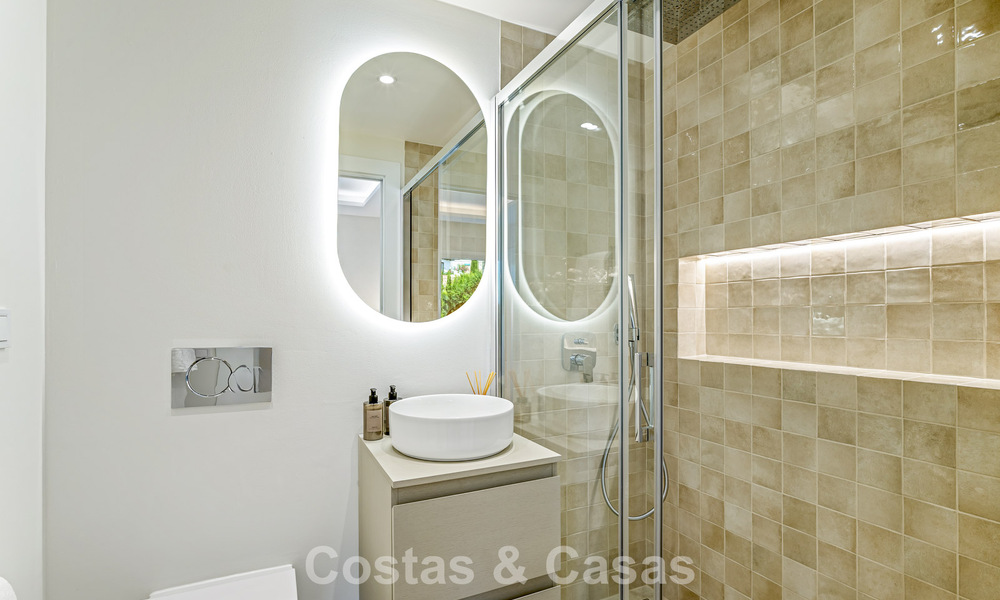 Schitterend gerenoveerd herenhuis te koop eerstelijns La Quinta golf in Marbella - Benahavis 784556