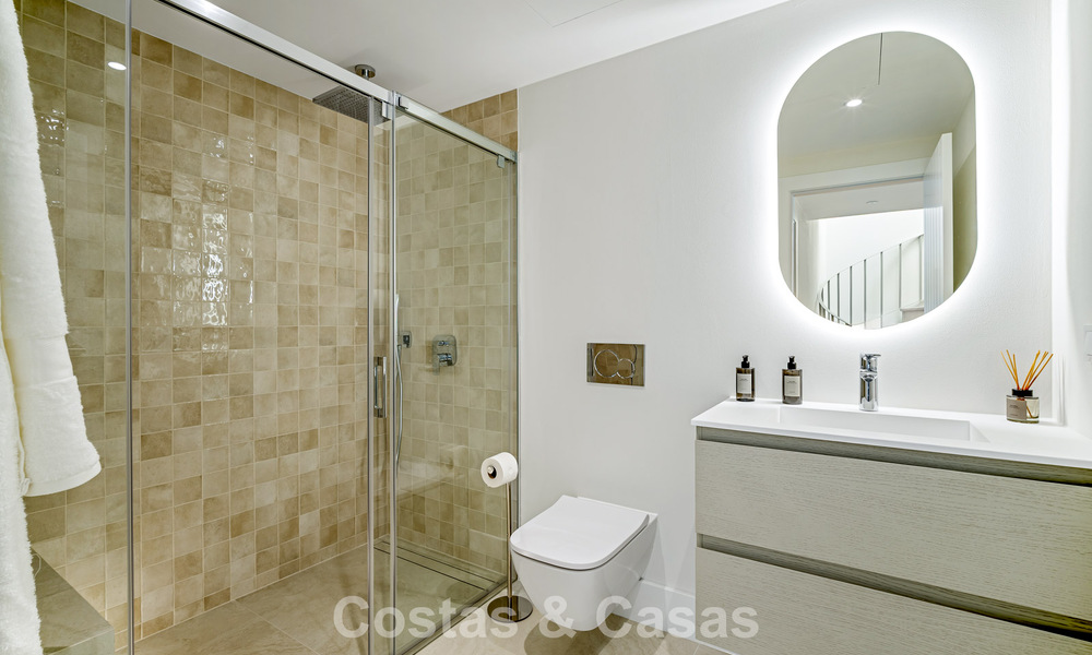 Schitterend gerenoveerd herenhuis te koop eerstelijns La Quinta golf in Marbella - Benahavis 784558