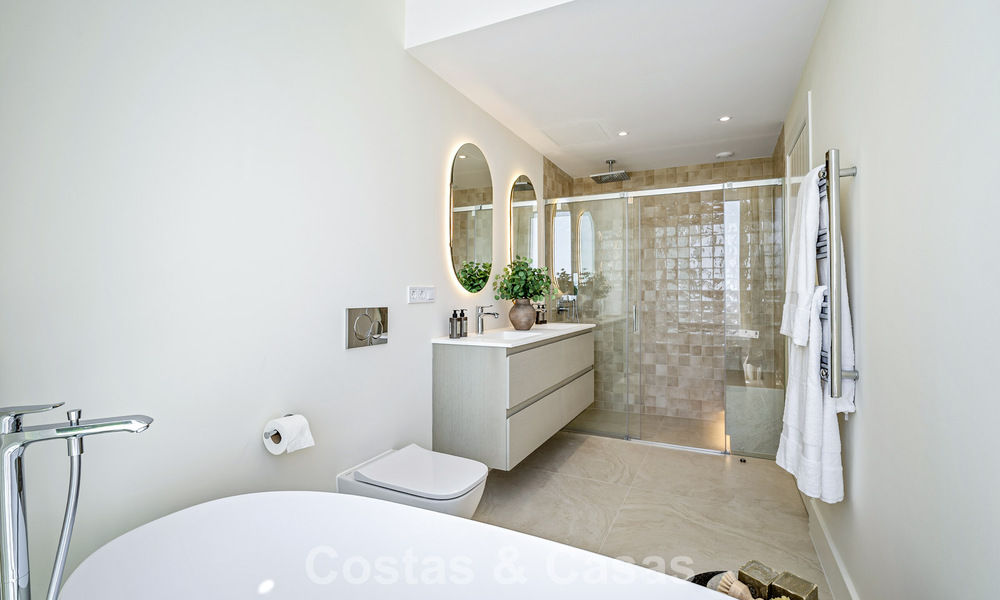 Schitterend gerenoveerd herenhuis te koop eerstelijns La Quinta golf in Marbella - Benahavis 784567