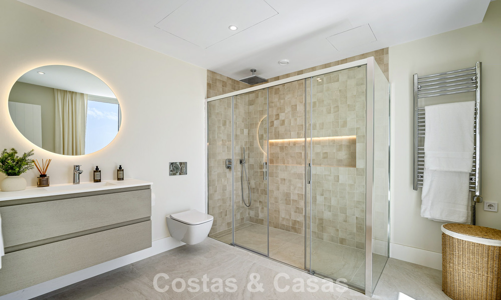 Schitterend gerenoveerd herenhuis te koop eerstelijns La Quinta golf in Marbella - Benahavis 784571