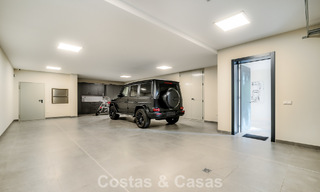 Indrukwekkende villa met authentieke architectuur en zeezicht te koop in Sierra Blanca op Marbella’s Golden Mile 784623 