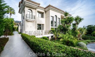 Indrukwekkende villa met authentieke architectuur en zeezicht te koop in Sierra Blanca op Marbella’s Golden Mile 784630 