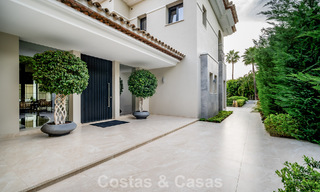 Indrukwekkende villa met authentieke architectuur en zeezicht te koop in Sierra Blanca op Marbella’s Golden Mile 784631 