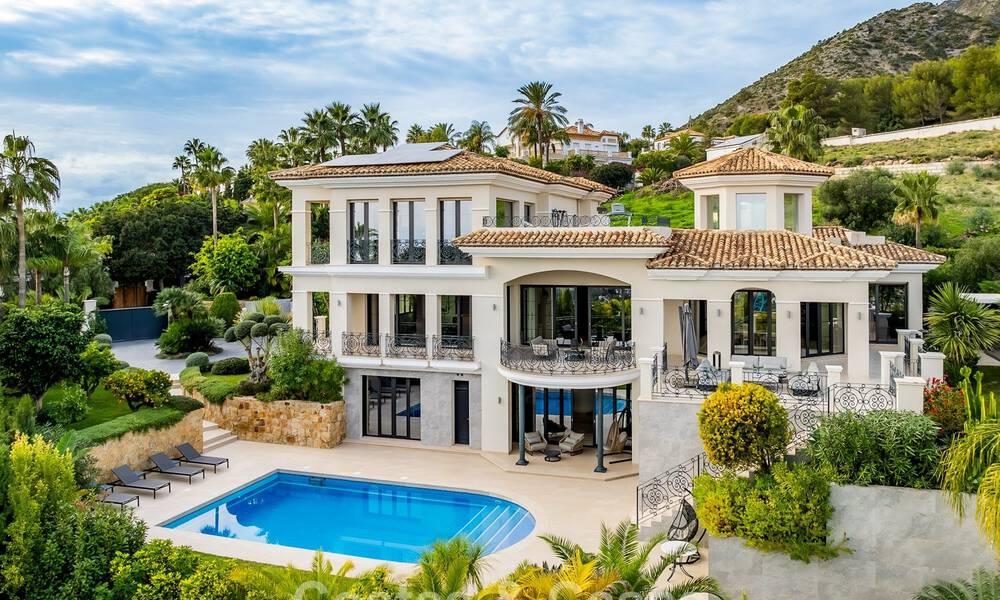 Indrukwekkende villa met authentieke architectuur en zeezicht te koop in Sierra Blanca op Marbella’s Golden Mile 784632