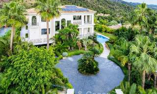 Indrukwekkende villa met authentieke architectuur en zeezicht te koop in Sierra Blanca op Marbella’s Golden Mile 784634 