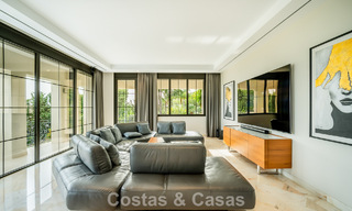 Indrukwekkende villa met authentieke architectuur en zeezicht te koop in Sierra Blanca op Marbella’s Golden Mile 784636 