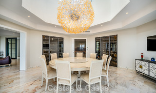 Indrukwekkende villa met authentieke architectuur en zeezicht te koop in Sierra Blanca op Marbella’s Golden Mile 784638 