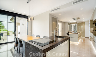 Indrukwekkende villa met authentieke architectuur en zeezicht te koop in Sierra Blanca op Marbella’s Golden Mile 784643 