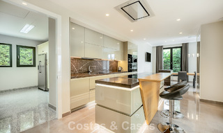 Indrukwekkende villa met authentieke architectuur en zeezicht te koop in Sierra Blanca op Marbella’s Golden Mile 784645 