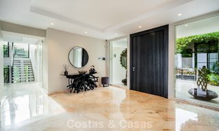 Indrukwekkende villa met authentieke architectuur en zeezicht te koop in Sierra Blanca op Marbella’s Golden Mile 784646 