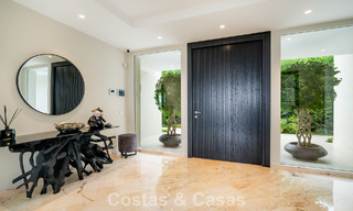 Indrukwekkende villa met authentieke architectuur en zeezicht te koop in Sierra Blanca op Marbella’s Golden Mile 784647 