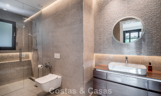 Indrukwekkende villa met authentieke architectuur en zeezicht te koop in Sierra Blanca op Marbella’s Golden Mile 784650 