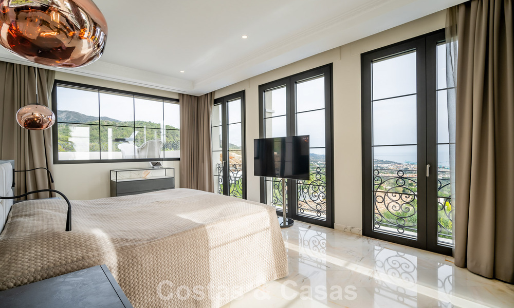 Indrukwekkende villa met authentieke architectuur en zeezicht te koop in Sierra Blanca op Marbella’s Golden Mile 784651