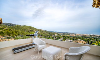 Indrukwekkende villa met authentieke architectuur en zeezicht te koop in Sierra Blanca op Marbella’s Golden Mile 784654 