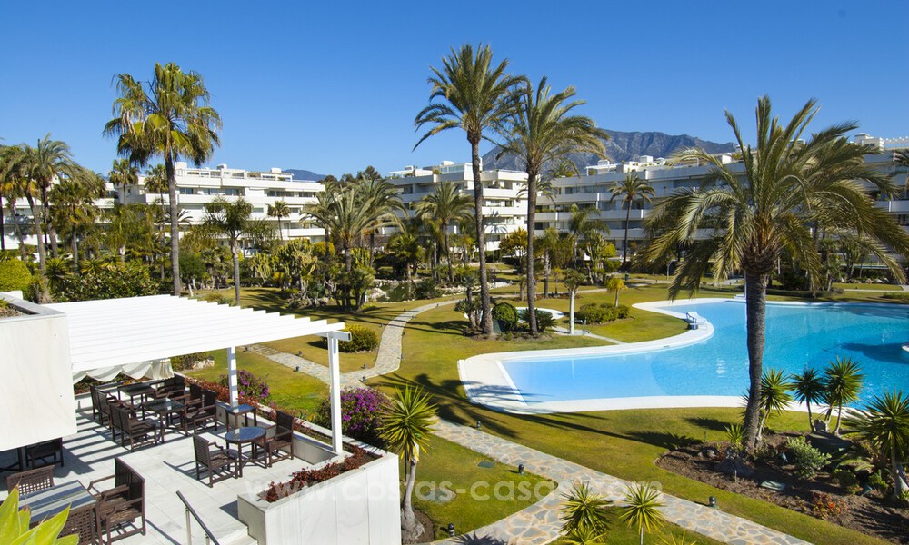 Penthouse te koop eerstelijnsstrand met schitterend zeezicht in Puerto Banus, Marbella 784788