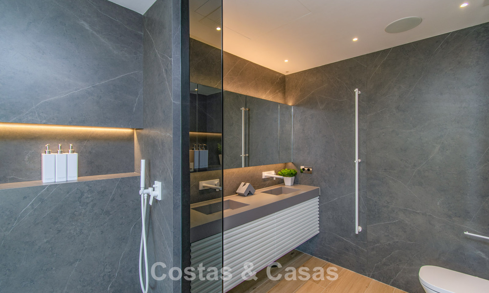 Hoogwaardig gerenoveerde strandwoning met prachtig zeezicht te koop op de Golden Mile van Marbella 784712