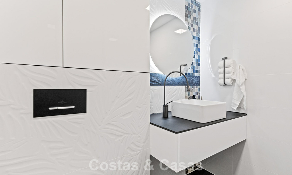 Gemoderniseerd luxe appartement met panoramische zeezicht te koop in Golfresort te Marbella - Benahavis 784839