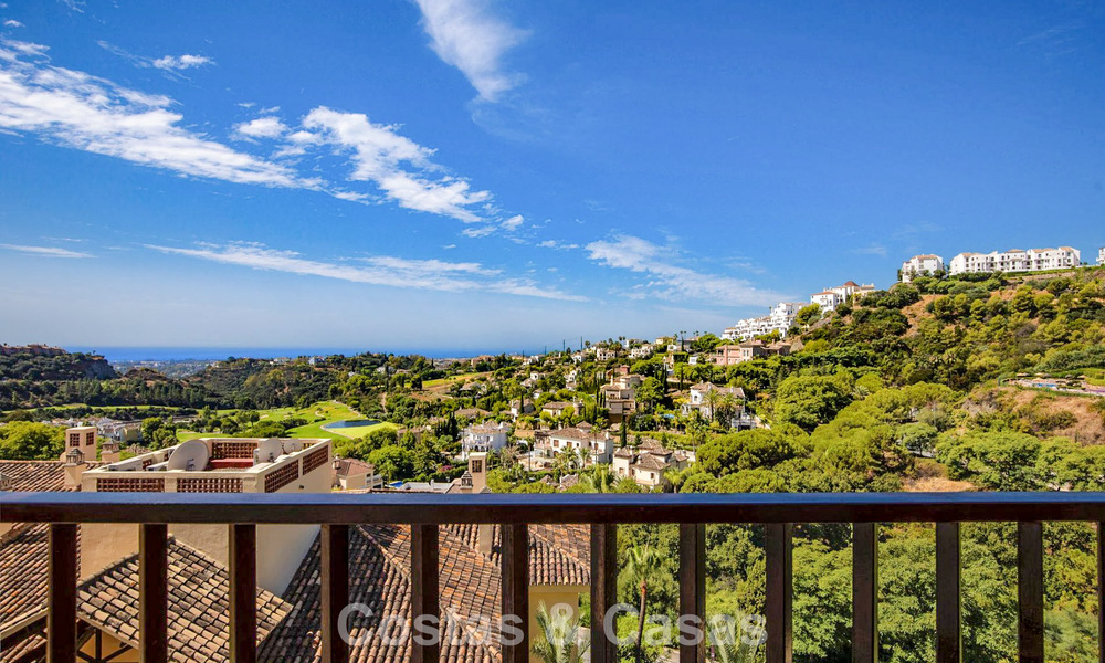 Gemoderniseerd luxe appartement met panoramische zeezicht te koop in Golfresort te Marbella - Benahavis 784841