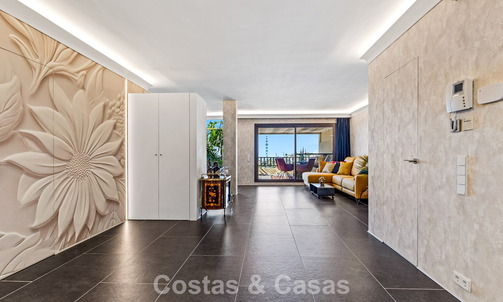 Gemoderniseerd luxe appartement met panoramische zeezicht te koop in Golfresort te Marbella - Benahavis 784843