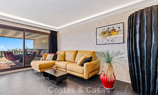 Gemoderniseerd luxe appartement met panoramische zeezicht te koop in Golfresort te Marbella - Benahavis 784845 