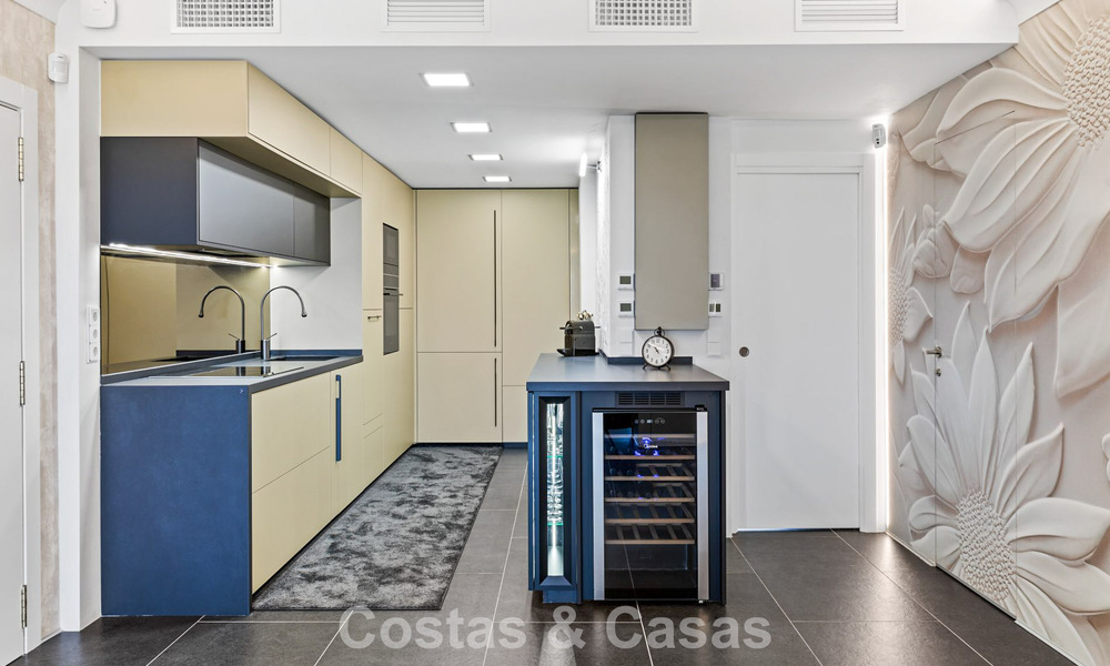 Gemoderniseerd luxe appartement met panoramische zeezicht te koop in Golfresort te Marbella - Benahavis 784853