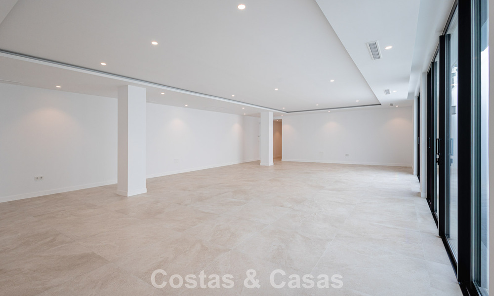 Modernistische gelijkvloerse luxevilla te koop, in Nueva Andalucia, Marbella 799816