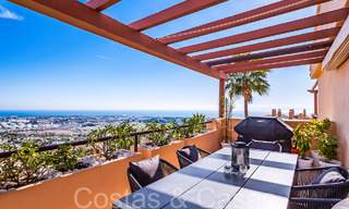Instapklaar, luxe penthouse met panoramische zichten op golf, zee en bergen te koop in Benahavis - Marbella 784819 