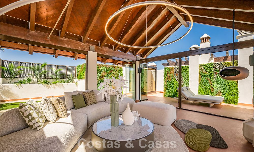 Luxe penthouse met zeezicht te koop in een gated strandcomplex op de New Golden Mile tussen Marbella en Estepona 785023