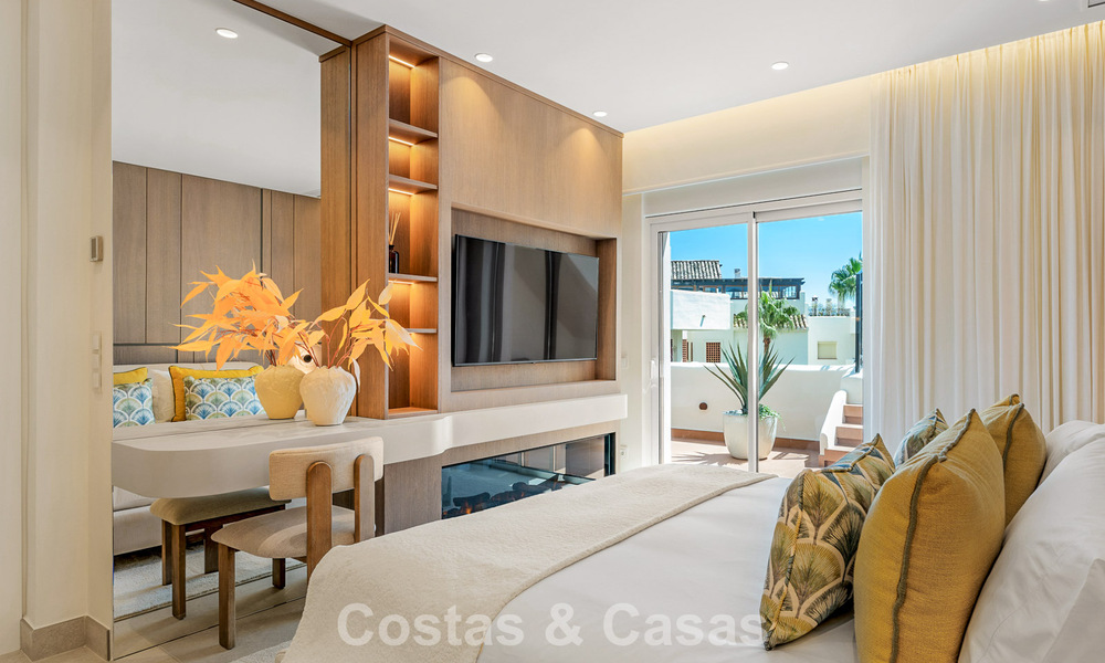 Luxe penthouse met zeezicht te koop in een gated strandcomplex op de New Golden Mile tussen Marbella en Estepona 785026