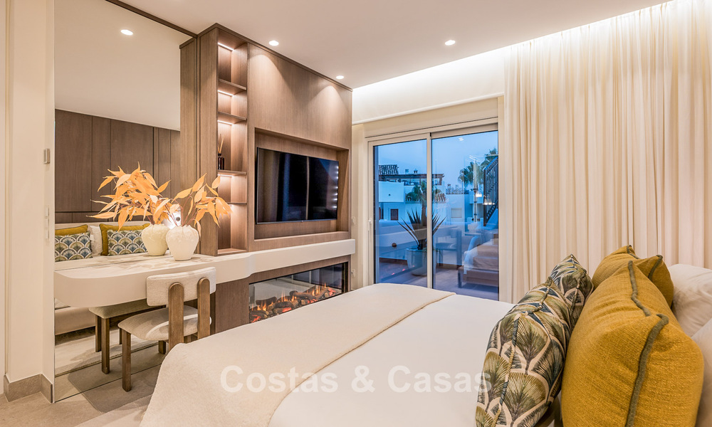 Luxe penthouse met zeezicht te koop in een gated strandcomplex op de New Golden Mile tussen Marbella en Estepona 785029